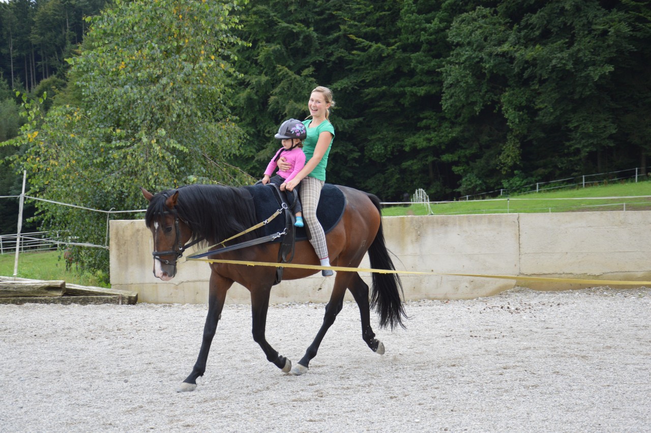 BAZILEVS bei einer seiner ersten Voltigierstunden